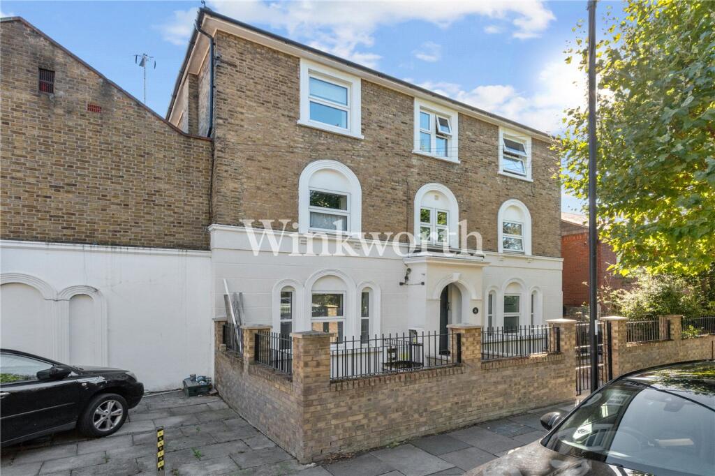 Main image of property: Woodland Road, London, N11