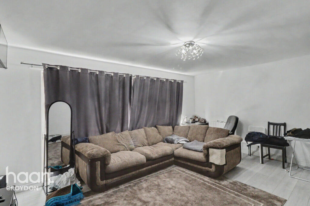 1-bed flat on Addiscombe Road, Croydon, £250,000