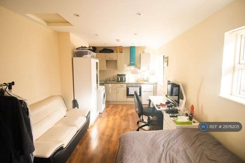 Main image of property: Victoria Avenue, Leicester, LE2