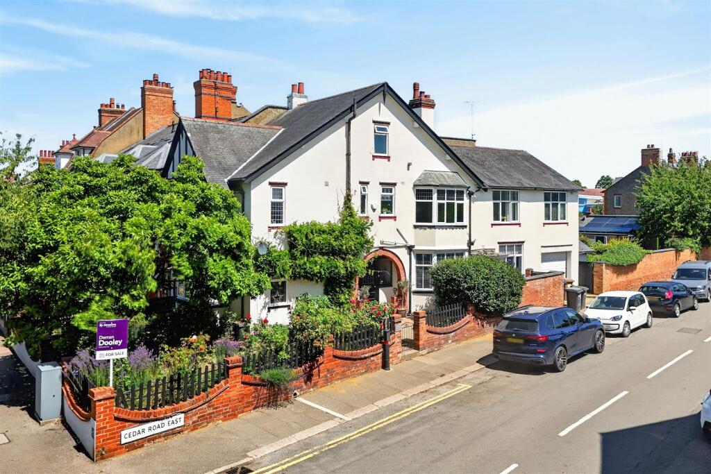 Main image of property: NN3 2JE, Park Avenue North, Abington