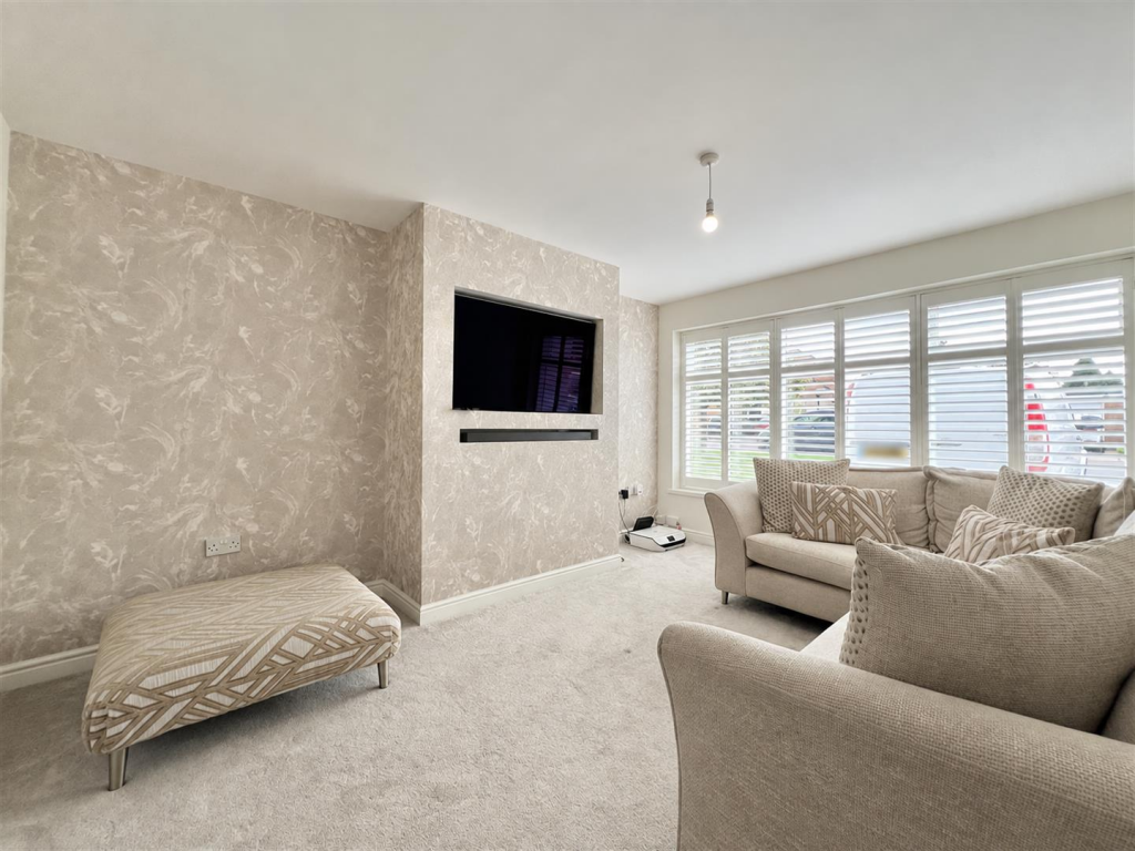 House in Bromsgrove, Hagley - View 3