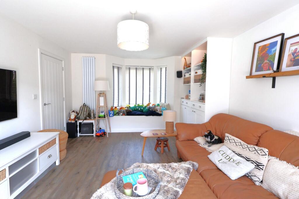 Craftmans Crescent, Burgess Hill, RH15 photo 4