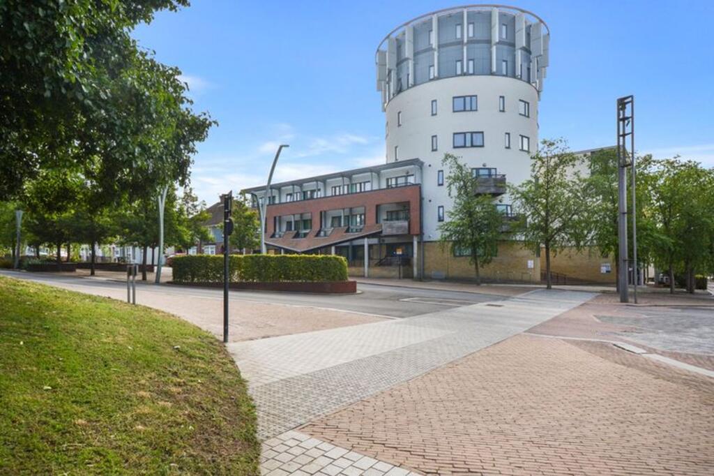 2-bed flat on Godinton Road, Ashford, TN23, £175,000