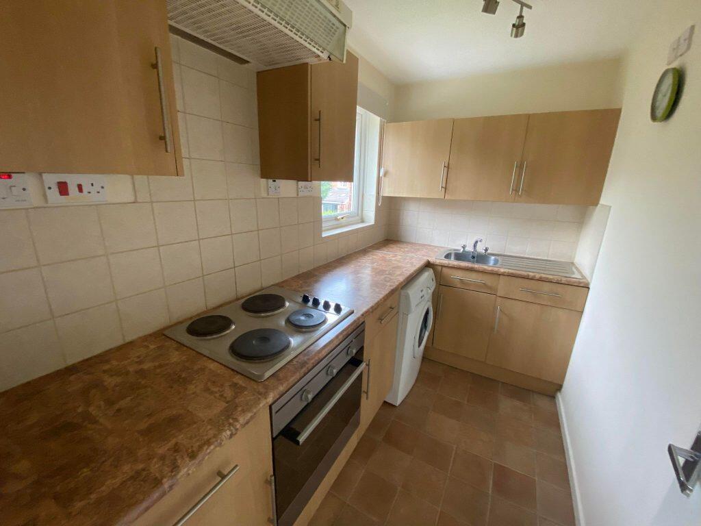 Brent Close, Thatcham photo 3