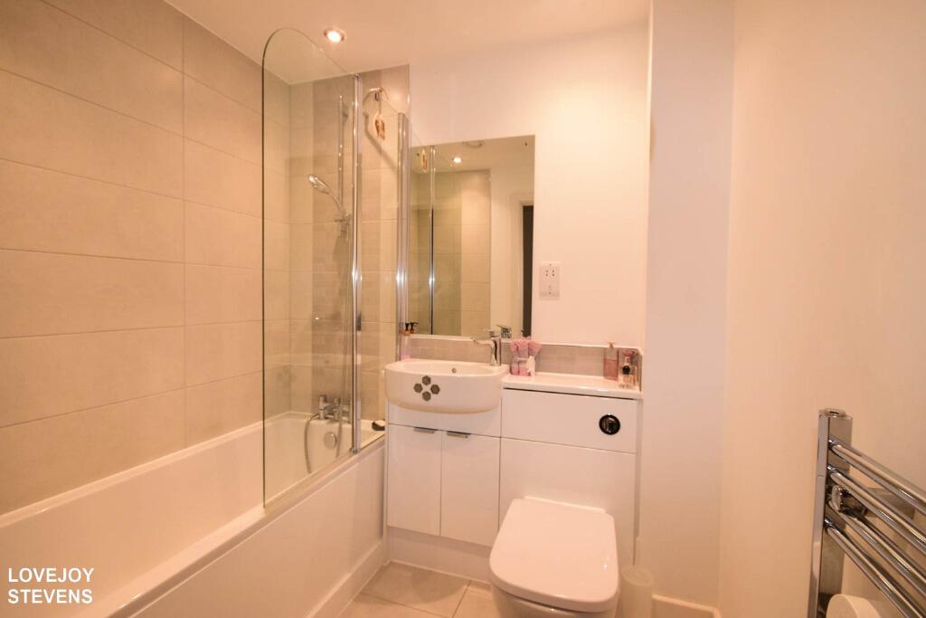 Apartment in Reading - View 5