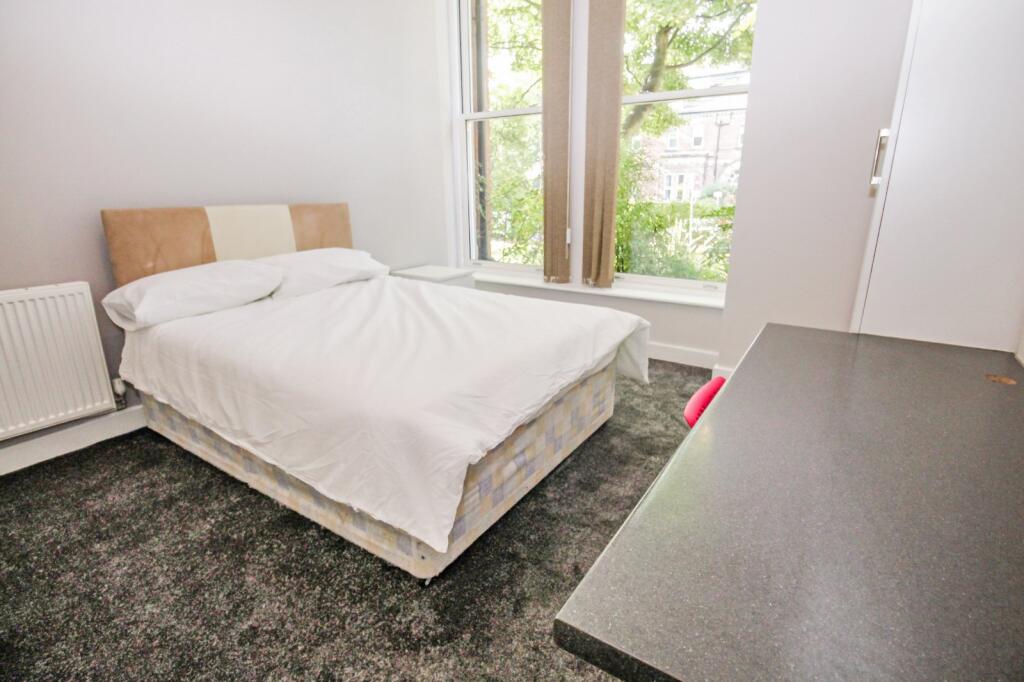 6 bedroom detached house for rent