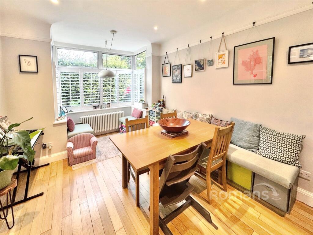 Chingford Avenue, Farnborough, Hampshire photo 4
