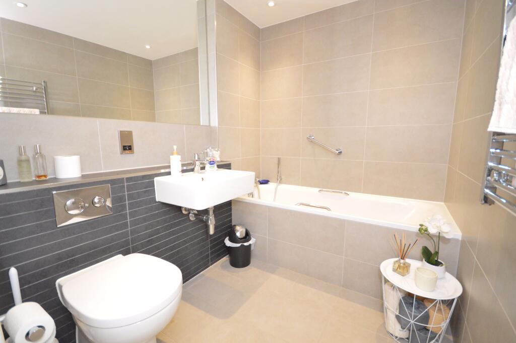 Apartment in Waverley, Haslemere - View 5