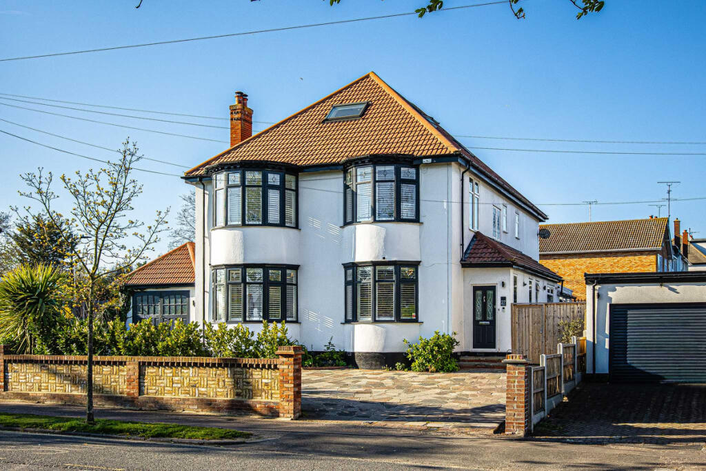 Main image of property: Kenilworth Gardens, Westcliff-on-sea, SS0