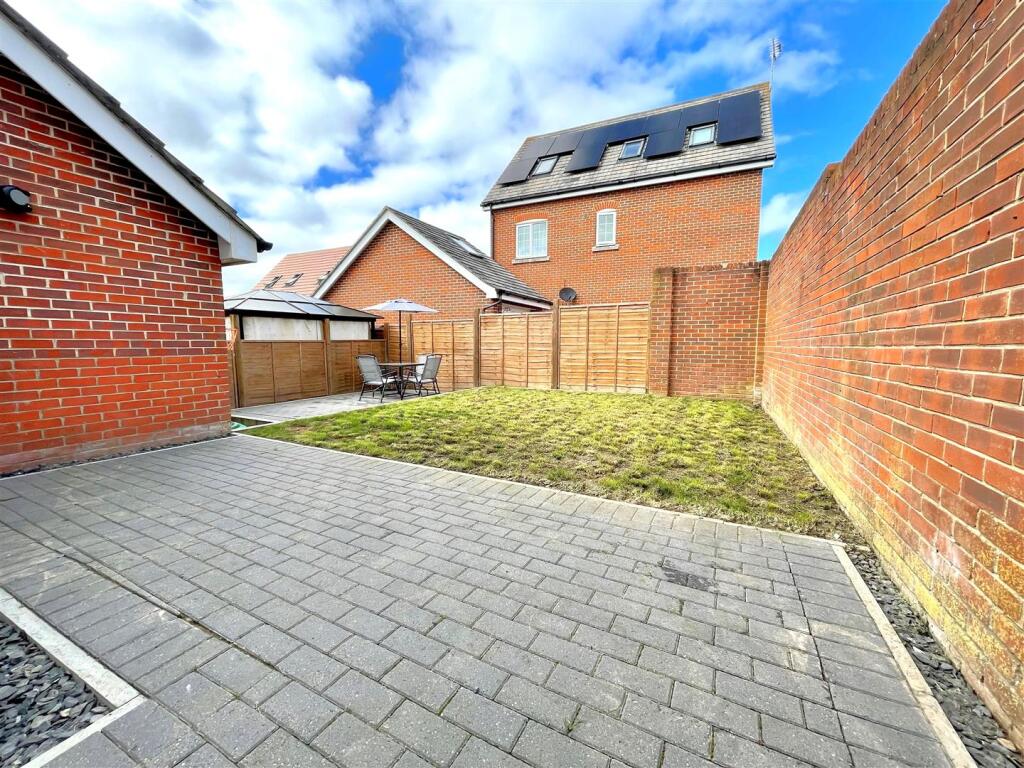 House in Fareham, Whiteley - View 2