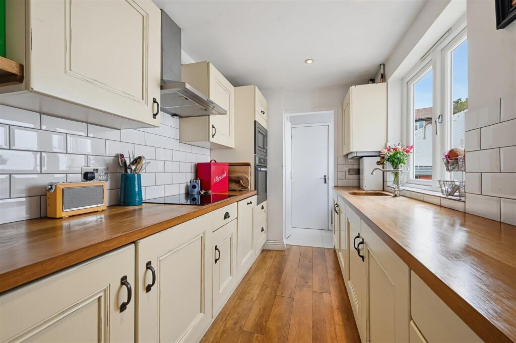 House in London, Collier's Wood - View 2