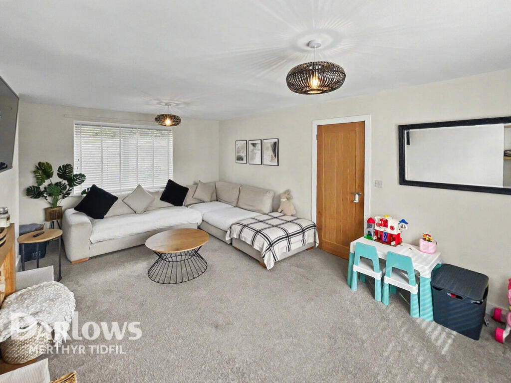 House in Edwardsville, Treharris - More