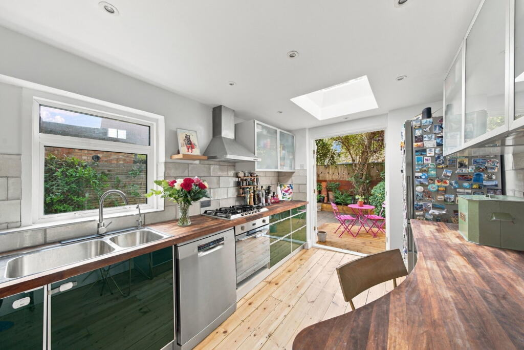 Letchford Gardens, London, NW10 photo 4