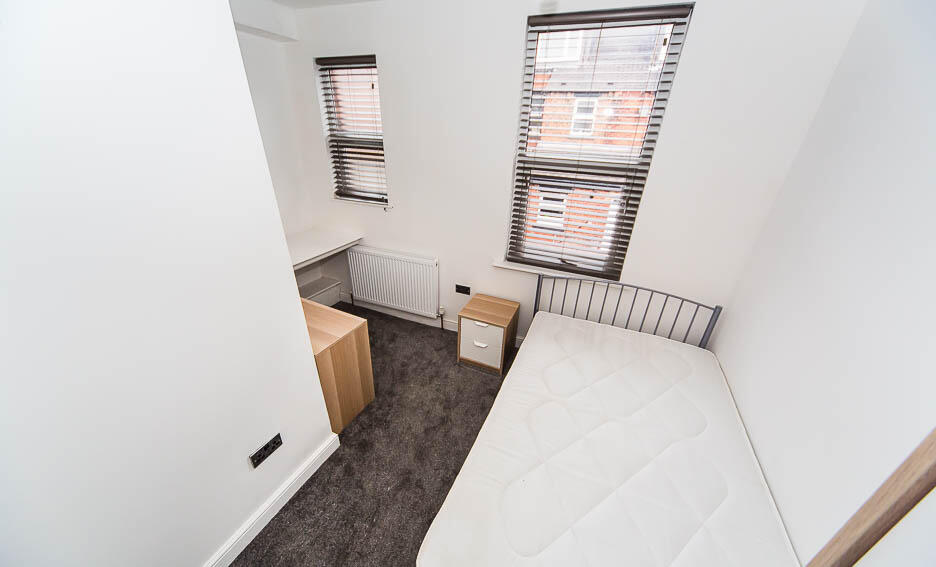 6 bedroom terraced house for rent