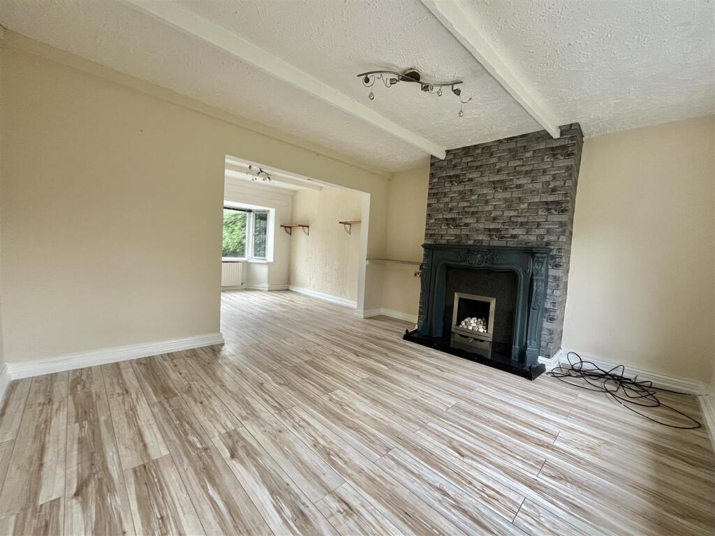 Huddersfield Road, Carrbrook, Stalybridge photo 4
