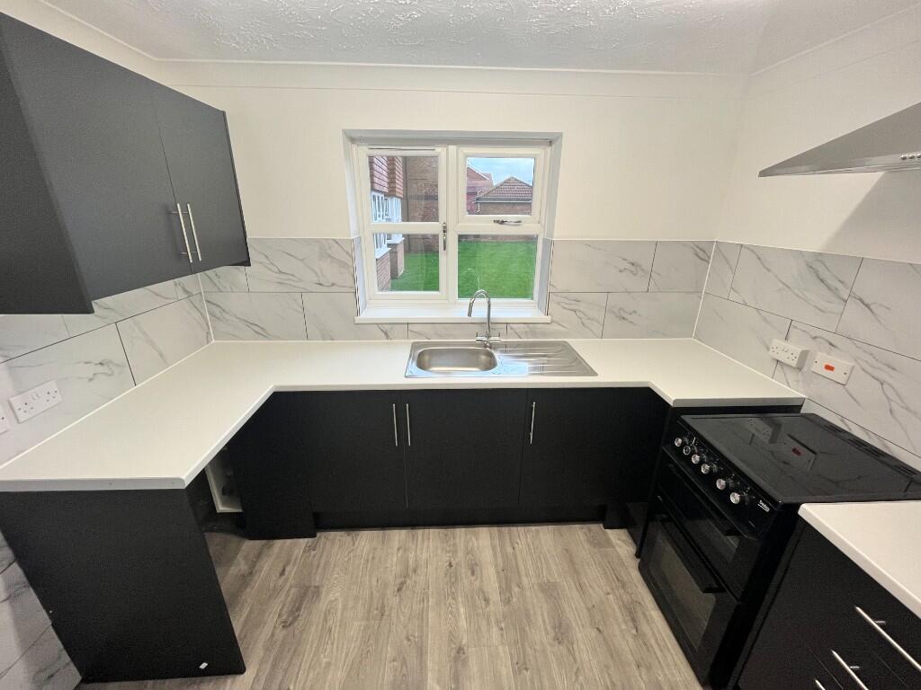 Apartment in Eastbourne, East Sussex - View 3