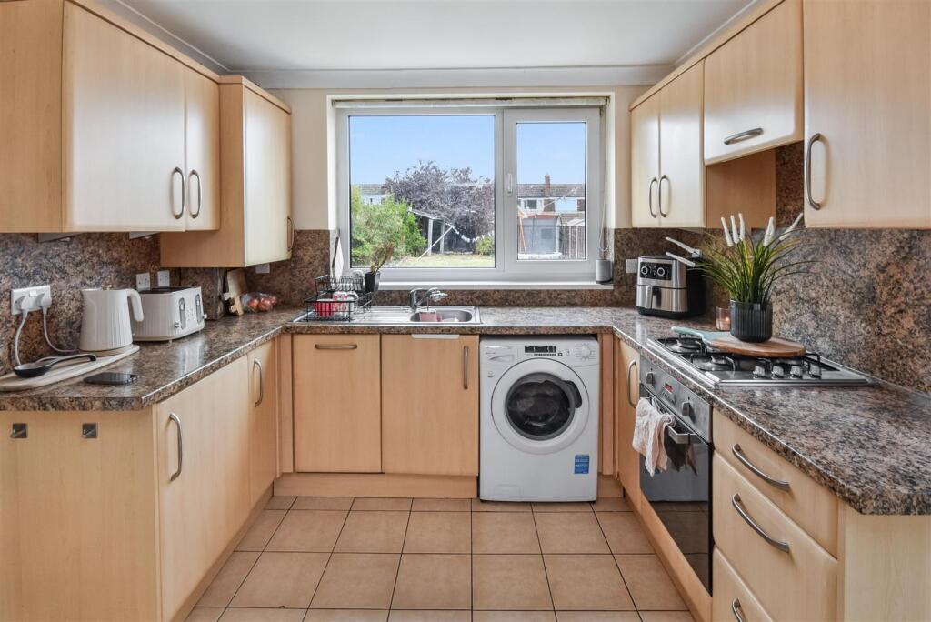 Glyndebourne Gardens, Corby, NN18 0PZ - View 6