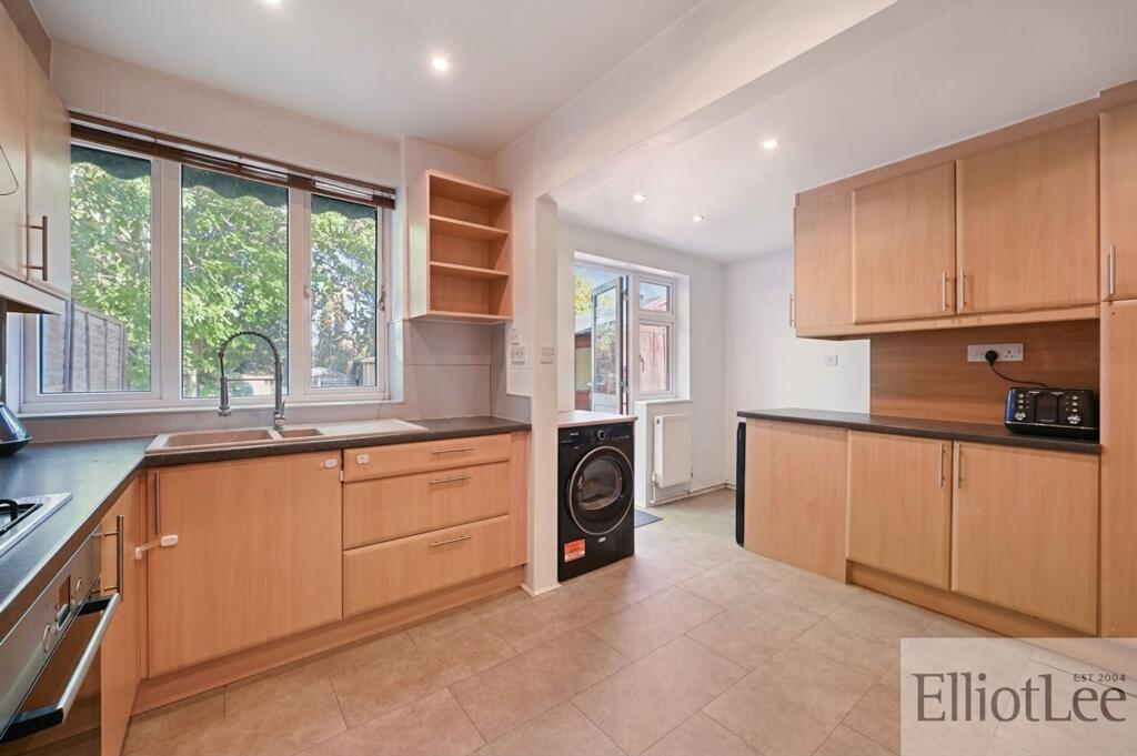 House in Harrow - View 4