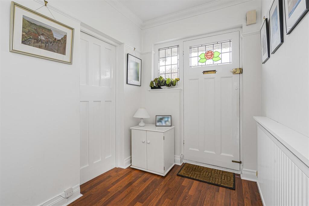 House in Kingston upon Thames - More