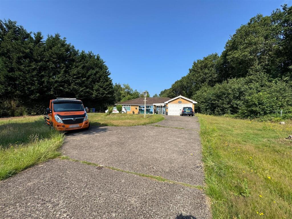 Main image of property: Egerton Close, Mansfield