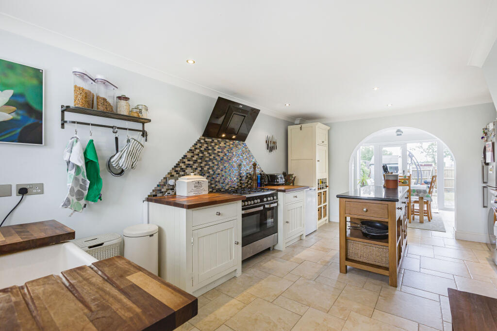 House in Welwyn Hatfield, Hertfordshire - View 5