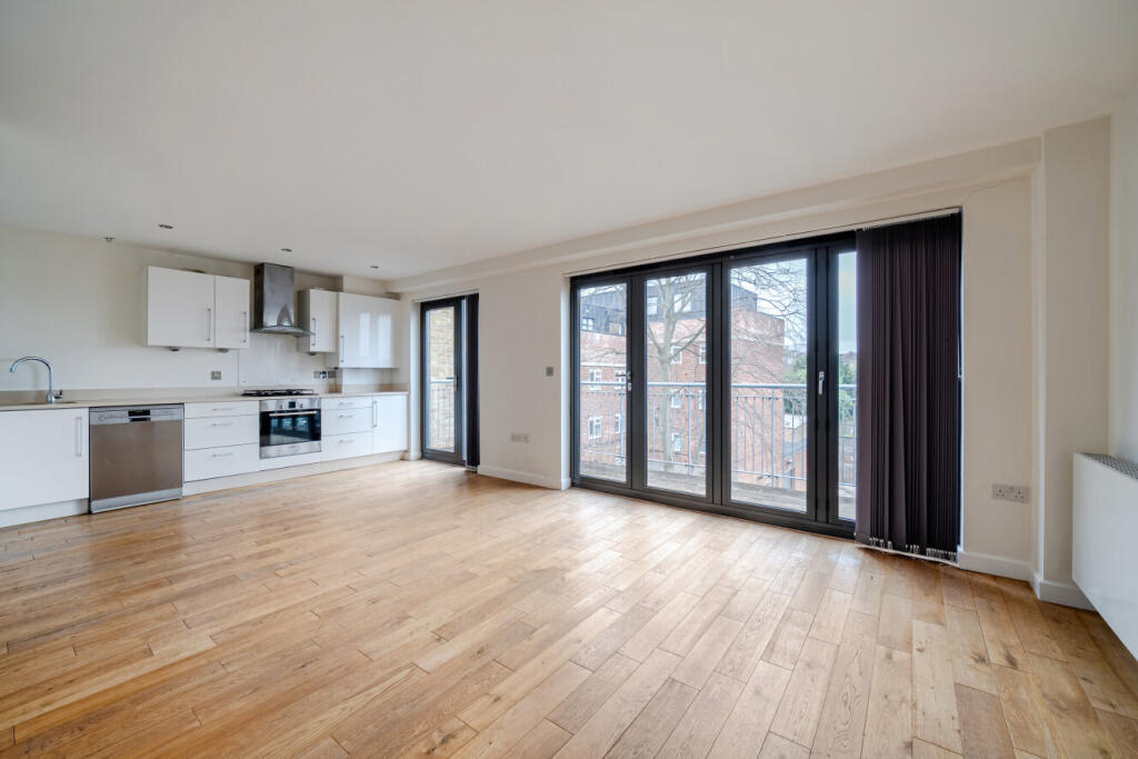 Main image of property: Colney Hatch Lane, Muswell Hill, London, N10