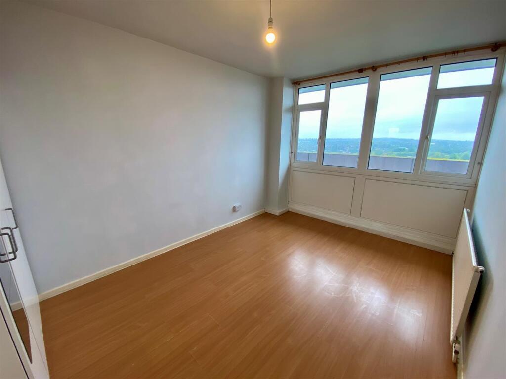 Apartment in Coventry - More