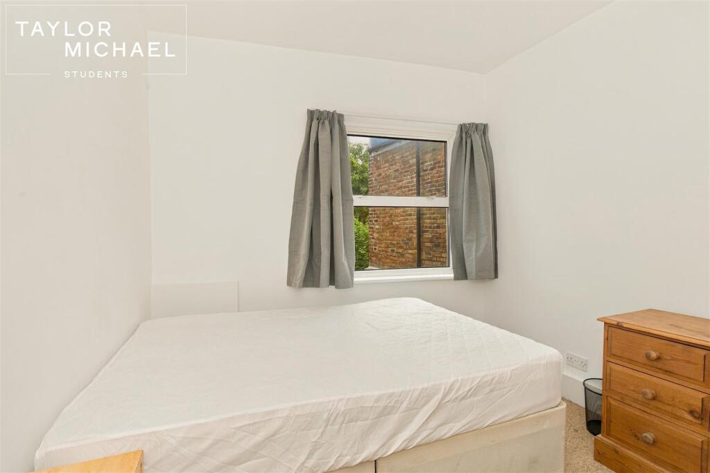 6 bedroom terraced house for rent