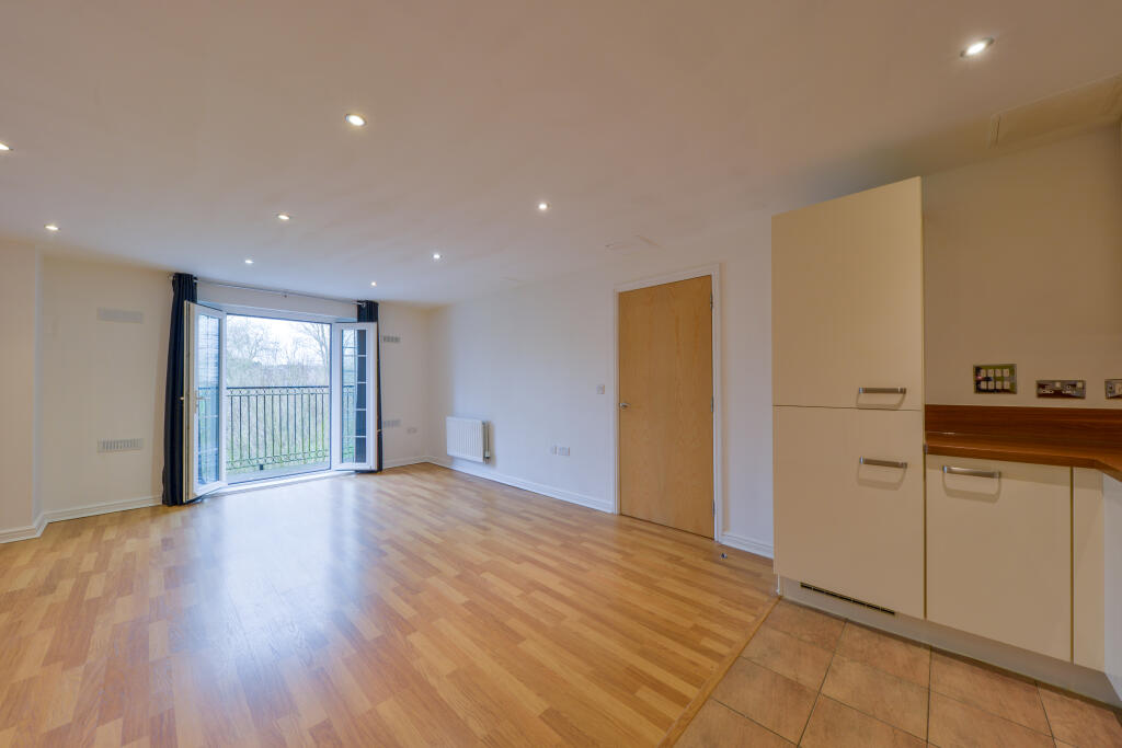 Apartment in St Albans - View 5