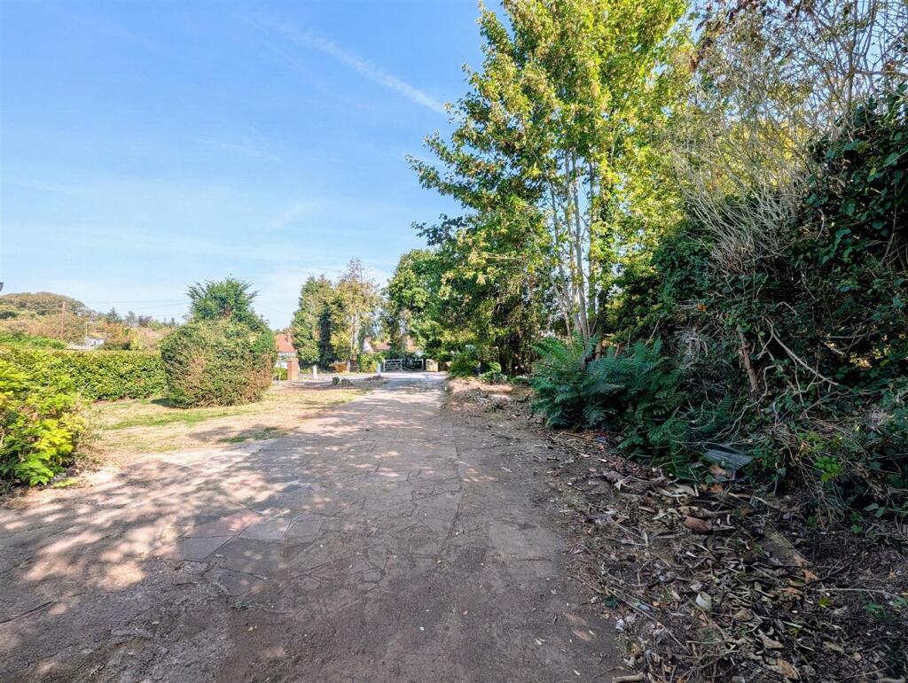 House in Reigate and Banstead, Surrey - View 2