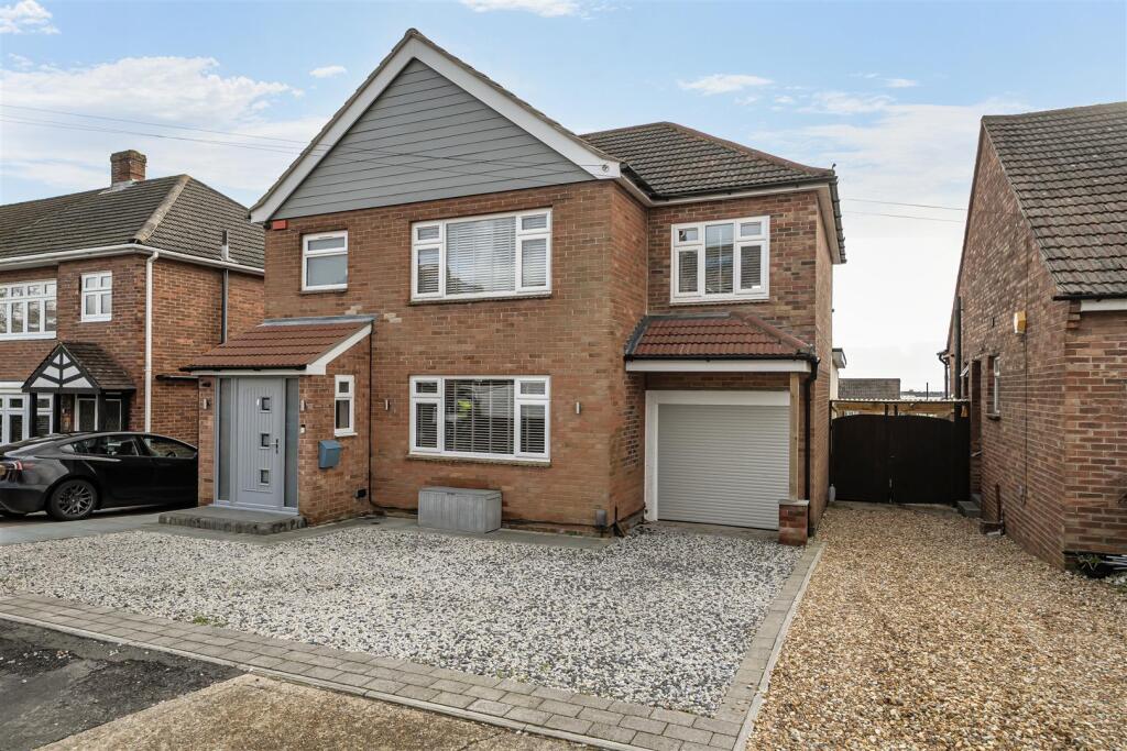 4-bed detached on Laverock Lea, Portchester,, £675,000