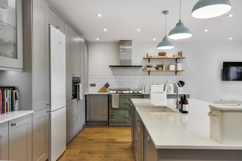 House in Tonbridge - More