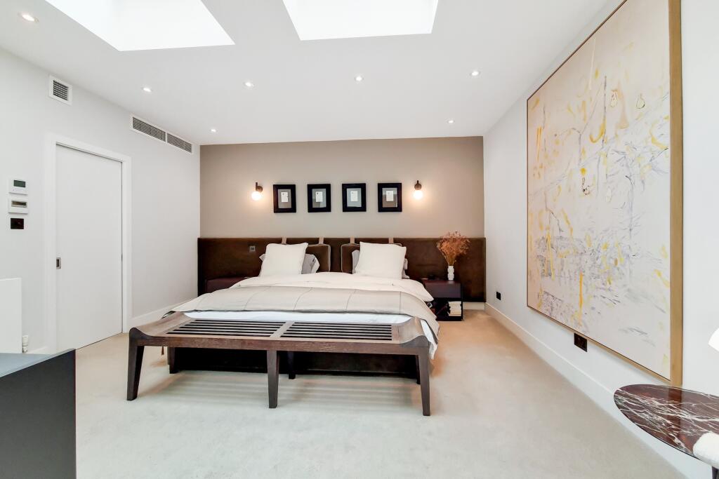 Apartment in London - More