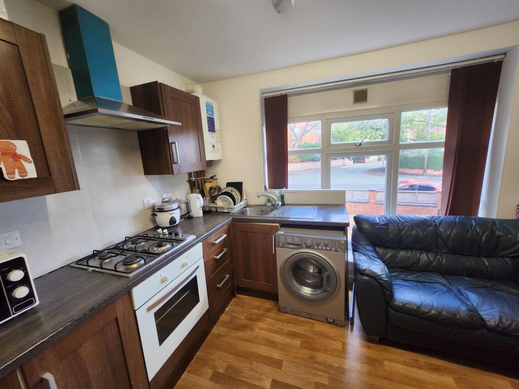 Apartment in Manchester, Ladybarn, Fallowfield - View 2
