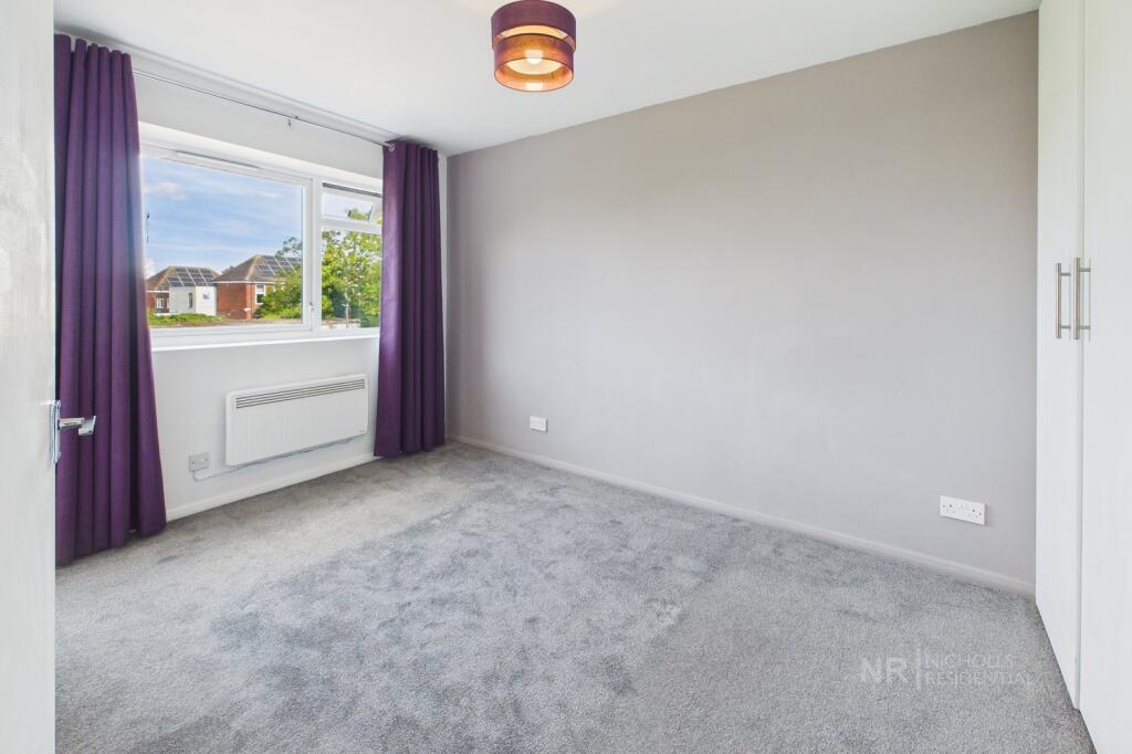 Apartment in Sutton, Benhilton - More