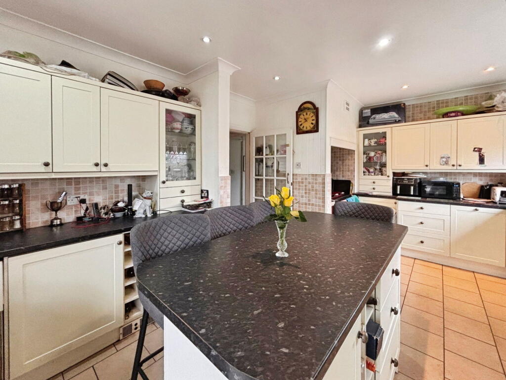 Lincoln Road, Faldingworth, Market Rasen, LN8 3SF photo 4