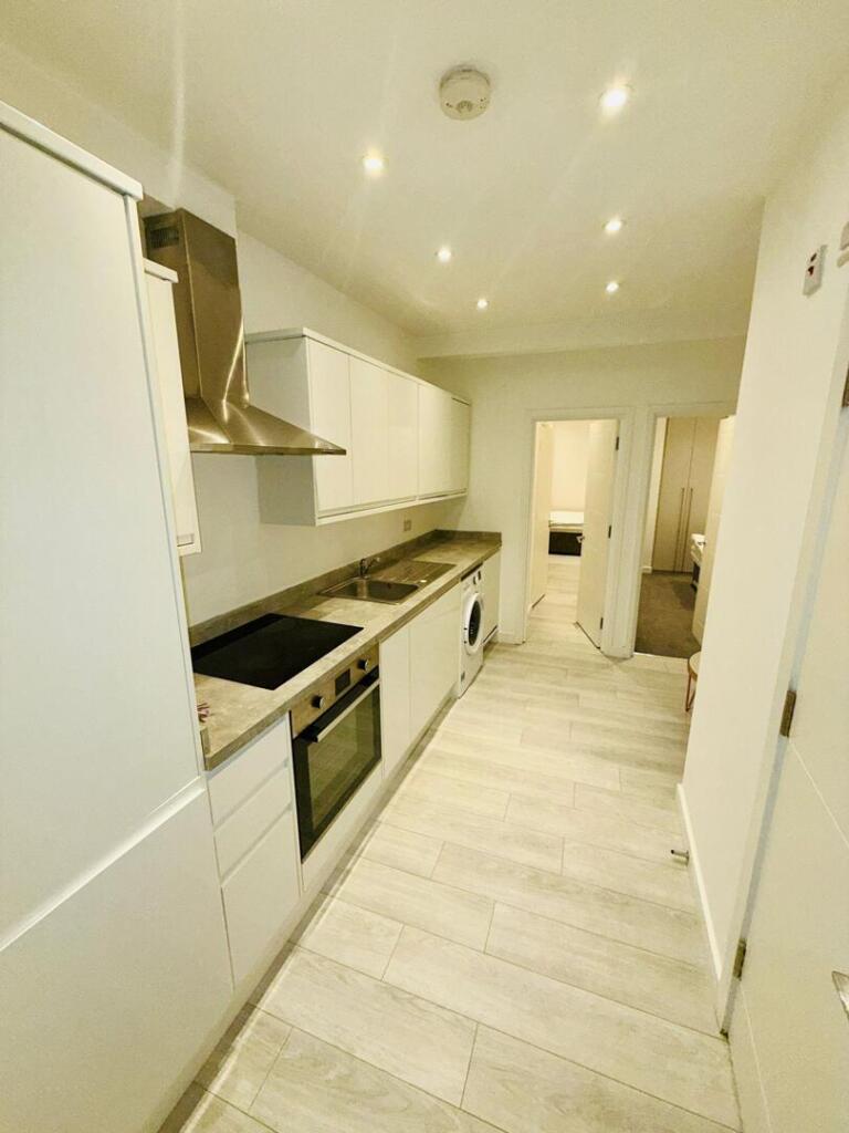 House in London, Church End - View 3