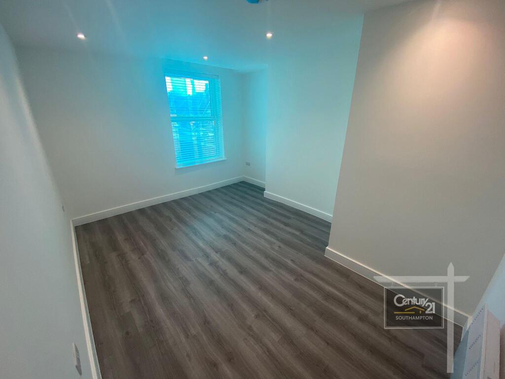 Apartment in Southampton - View 4