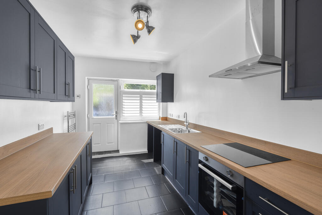 Main image of property: New Cottages, Rawcliffe Bridge, DN14 8