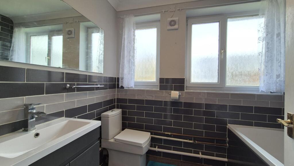 Main image of property: Oakwell Close, Dunstable, LU6