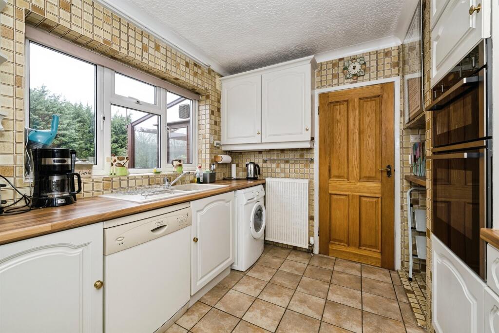 Folly Close, Yaxley, Peterborough photo 2