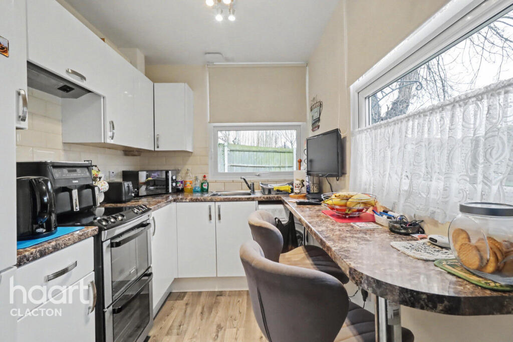 House in Tendring, Castlehill Park, Great Clacton - View 4