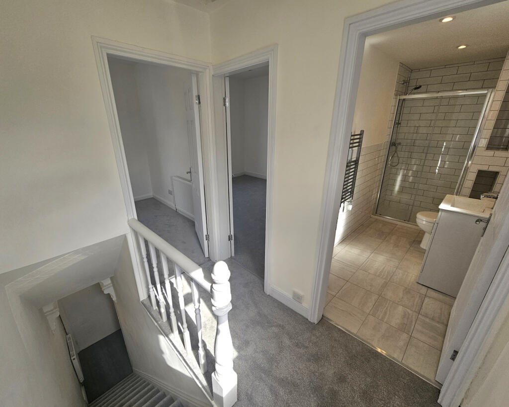 House in Kirklees, Benomley, Moldgreen - View 5
