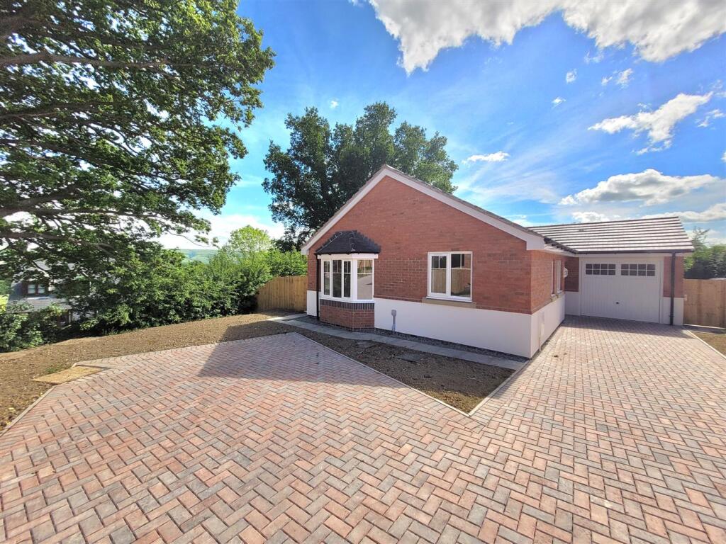 3-bed detached on Plot 5, Somerford Reach, Arddleen, £300,000