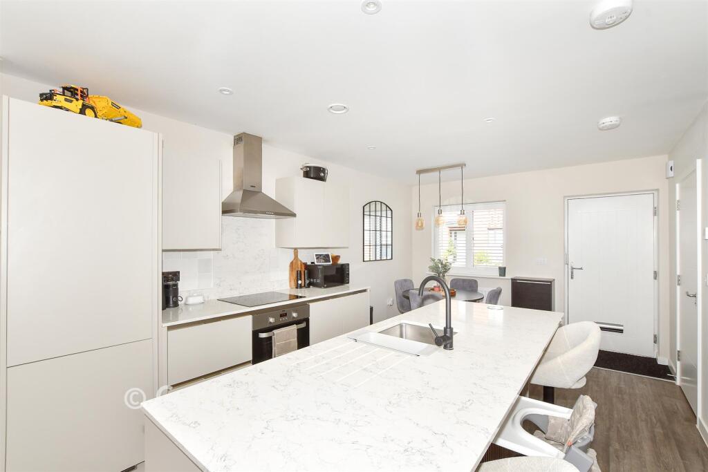 House in Redhill - View 4