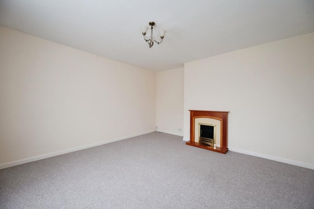 Eastoke Avenue, Hayling Island, Hampshire, PO11 photo 3