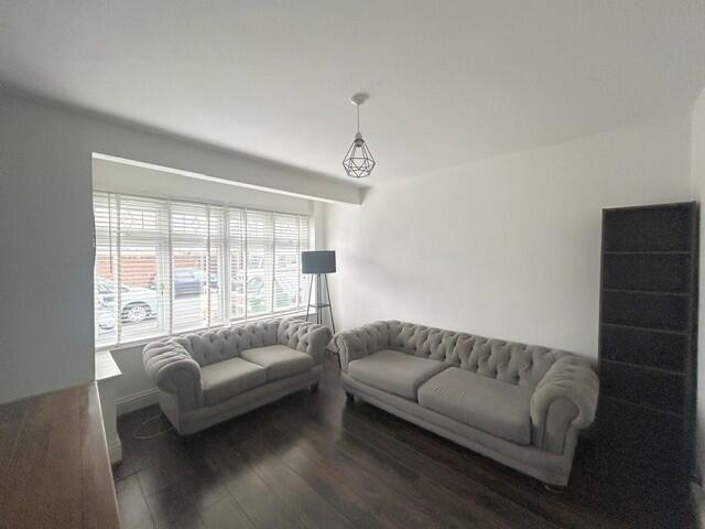 House in London - View 2
