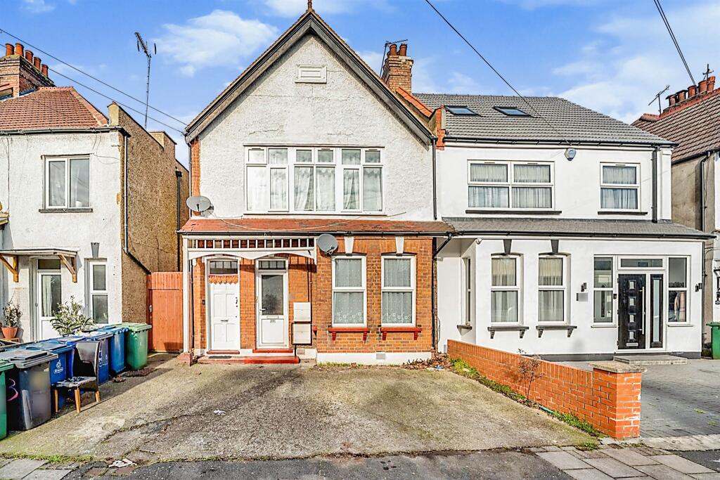2-bed flat on Welldon Crescent, Harrow, £335,000