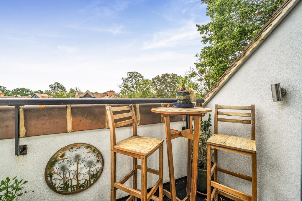 Apartment in Southampton - View 3