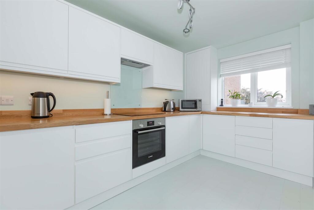 Apartment in Brighton - View 3